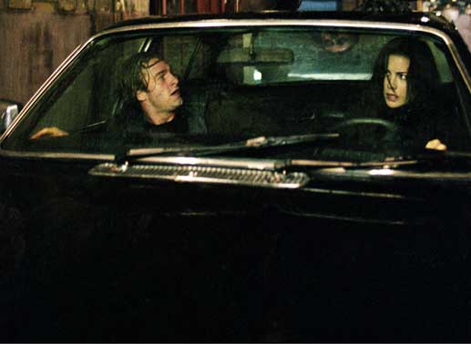 Zun&auml;chst gelingt es der attraktiven Vampirin Selene (Kate Beckinsale, r.), den jungen Arzt Michael Corvin (Scott Speedman, l.)  in Sicherheit zu bringen. Bild: Sender