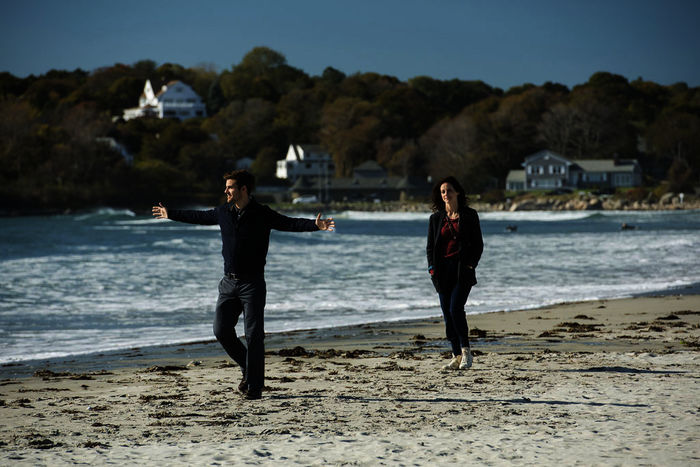 Das ungleiche Geschwisterpaar Lauren (Anja Knauer) und Anthony Cahill (Lucas Reiber) n&auml;hert sich nach dem Tod des Vaters langsam an. Bild: Sender