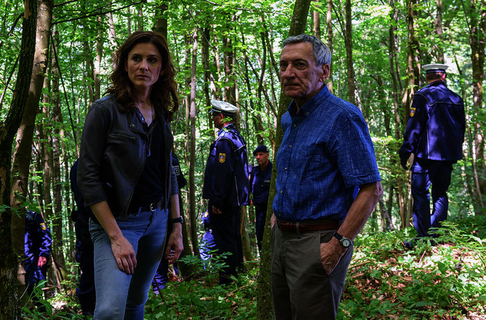 Kriminalhauptkommissarin Judith Mohn (Christina Hecke) und ihr Kollege Markus Zerner (Rudolf Kowalski). Bild: Sender / ZDF / Network Movie / Andrea Enderlein