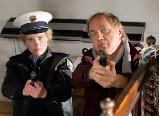 Kati (Diana Amft) und Killmer (Uwe Ochsenknecht) im Einsatz f&uuml;r Recht und Ordnung in Monreal. Bild: Sender / Thomas Kost