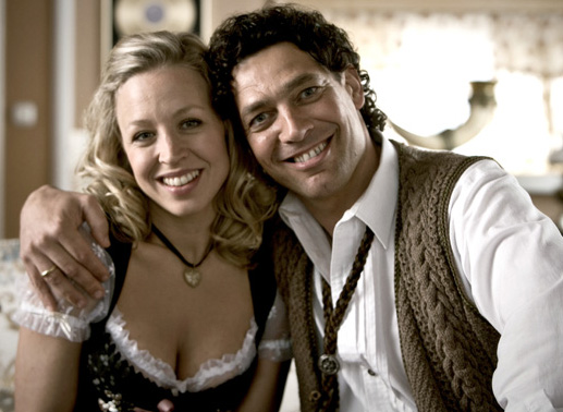 Nina Proll und Georg Bloeb als Schlagerp&auml;rchen. Bild: Sender