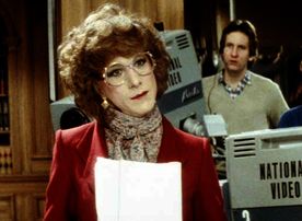 Als 'Dorothy Myers' spricht Schauspieler Michael (Dustin Hoffmann) f&uuml;r eine Rolle in einer Fernsehserie vor. Bild: Sender
