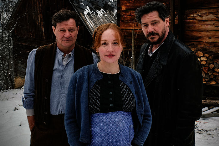 Harald Windisch (Franz Mitterj&auml;ger), Brigitte Hobmeier (Elsa Mitterj&auml;ger), Fritz Karl (Sepp Rottenbacher). Bild: Sender / ORF / Mona Film / Bernd Schuller