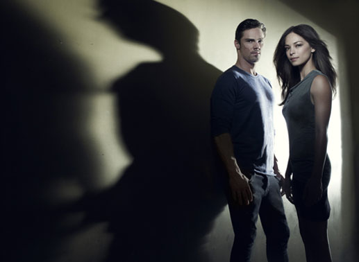 M&uuml;ssen sich gegenseitig retten: Catherine Chandler (Kristin Kreuk, r.) und Vincent Keller (Jay Ryan, l.) ... Bild: Sender