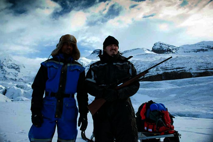 Max (Michael Obiora) und Yuri (Emil Hostina) f&uuml;hren nichts Gutes im Schilde. Bild: Sender / SWR / Sky UK Limited