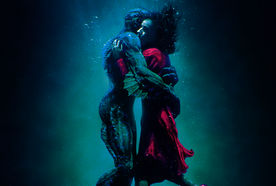 Doug Jones (Amphibienmann), Sally Hawkins (Elisa Esposito). Bild: Sender / ORF / Pro7 /  2017 Twentieth Century Fox Film