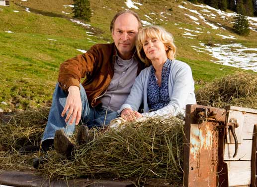 Nach anfänglichem Zwist finden Gundula (Gisela Schneeberger) und Benno (Herbert Knaup) doch noch zusammen. Bild: Sender / Frank Dicks