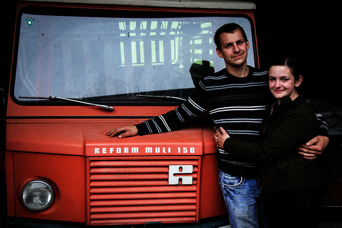 Jim Zehetner und Barbara Teufl haben einen stillgelegten Schafbauernhof übernommen. Bild: Sender / ServusTV / Gloriafilm