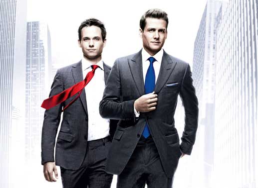 Harvey Specter (r.), Mike Ross (Patrick J. Adams). Bild: Sender/Universal