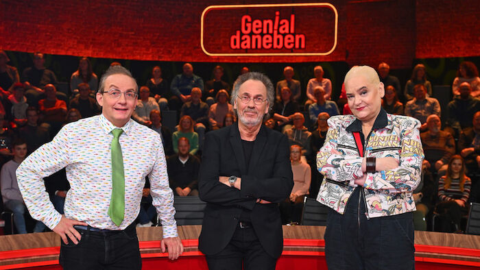 Genial daneben: Wigald Boning, Hugo Egon Balder, Hella von Sinnen. Bild: Sender / RTLZWEI / Willi Weber