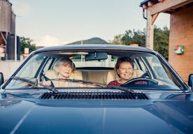 80 Plus: Christine Ostermayer (Helene), Margarethe Tiesel (Toni). Bild: Sender / Orbrock Film / Tivoli Film / Jovan Stevanovic