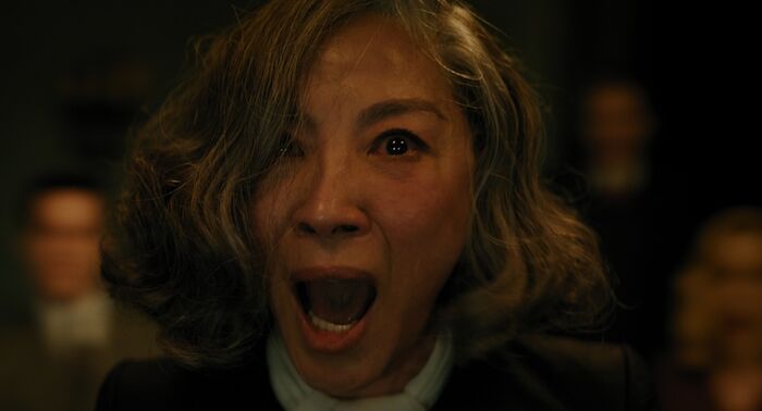 A Haunting in Venice: Joyce Reynolds (Michelle Yeoh). Bild: Sender / RTL / 2023 20th Century Studios and TSG Entertainment Finance LLC
