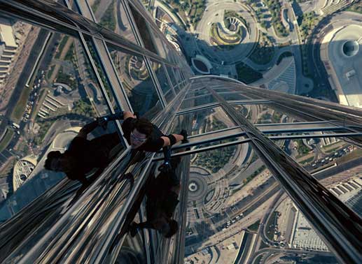 Waghalsiger Stunt von Tom Cruise &ndash; am h&ouml;chsten Geb&auml;ude der Welt, dem Burj Khalifa in Dubai. Bild: Sender / Universal Pictures