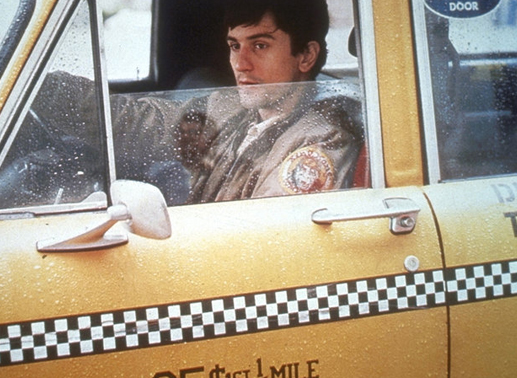 Der junge, kontaktarme Vietnam-Heimkehrer Travis Bickle (Robert De Niro) leidet unter Schlaflosigkeit und arbeitet deshalb nachts als Taxifahrer in New York, was nicht immer ein angenehmer Job ist ... Bild: Sender