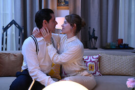 Ein Gl&uuml;cksfall: Jean (Melvil Poupaud) und Fanny (Lou de La&acirc;ge). Bild: Sender / Weltkino Filmverleih / Telepool GmbH