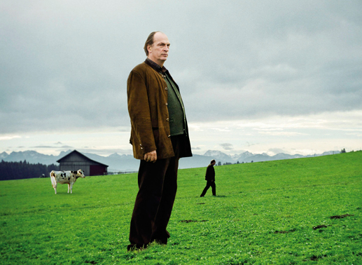 Ein Gewaltverbrechen ersch&uuml;ttert Kommissar Kluftingers (Herbert Knaup) idyllischen Heimatort Altusried. Bild: Sender