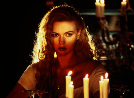 Schneewittchen (Veronica Ferres) hofft auf eine gro&szlig;e Filmrolle und daf&uuml;r wei&szlig; sie sich geschickt in Szene zu setzen. Bild: Sender / Diana Film