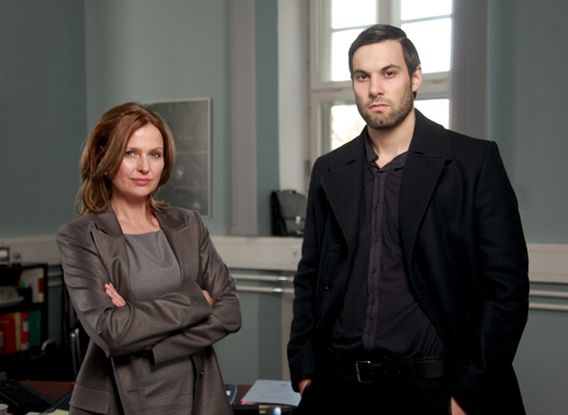 Lukas Laim (Max Simonischek) mit der Kriminaldirektorin Andergast (Katharina B&ouml;hm). Bild: Sender