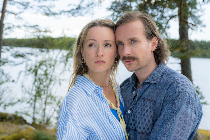 Inga Lindstr&ouml;m: Ein Sommer voller Wunder: Marie (Marie von Reibnitz) und Simon (Max Rothbart) kommen einander n&auml;her. Bild: Sender / ZDF / Ralf Wilschewski. 