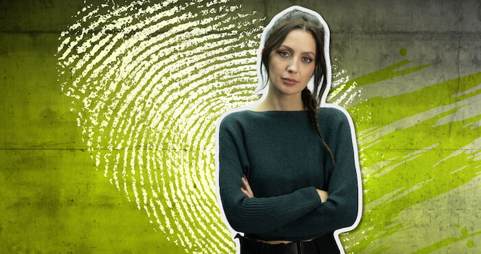 Schuld & S&uuml;hne mit Paulina Krasa: die Podcasterin und Journalistin begibt sich auf Spurensuche. Bild: Sender / ZDF / Tobias Lenz - autorenkombinat