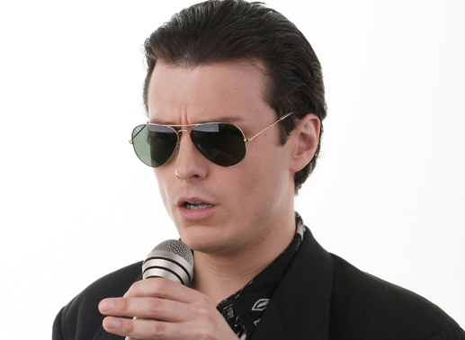 Nach ersten Hits w&auml;chst der Erfolgsdruck auf Falco. Bild: ORF/MR-Film/MR-Film/Pedro Domenigg