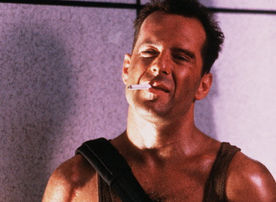 Um ein gemeinsames Weihnachtsfest erleben zu k&ouml;nnen, reist der New Yorker Polizist John McClane (Bruce Willis) nach Los Angeles zu seiner Frau - zum Feiern kommen sie jedoch nicht ... Bild: Sender / 20th Century Fox
