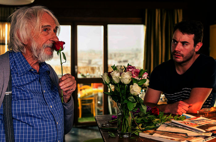 Rentner Pierre (Pierre Richard) erlebt dank Alex (Yaniss Lespert) einen zweiten Frühling. Bild: Sender / 2016 TOM TRAMBOW
