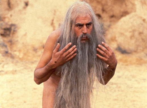 Terry Jones als Eremit, der ein Schweigegel&ouml;bnis bricht, als ihm Brian (Graham Chapman) versehentlich auf den Fu&szlig; tritt.  Bild: Sender
