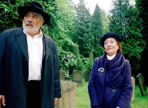 Mario Adorf (Jochen Epstein), Annie Giradot (Hannah Liebermann). Bild: Sender