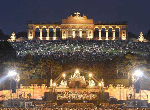 Schloss Sch&ouml;nbrunn ist Kulisse f&uuml;r das Sommernachtskonzert. Bild: Sender