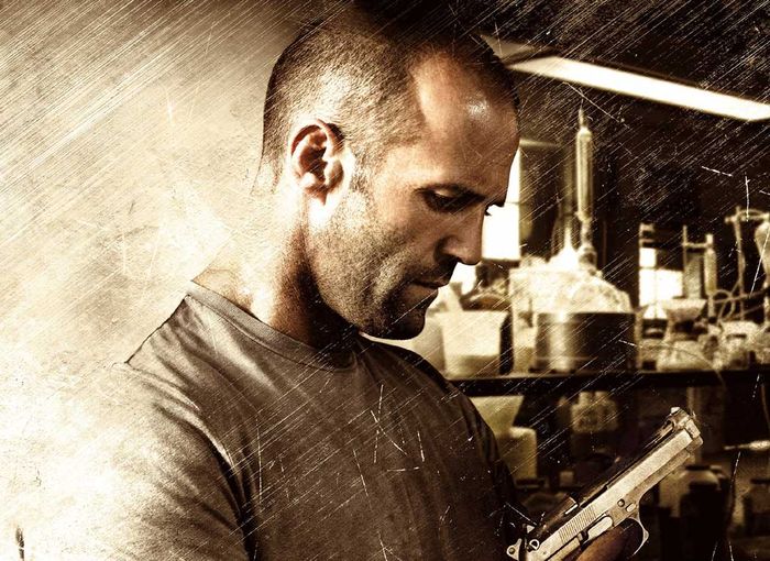 Der Ex-Drogenfahnder Phil Broker (Jason Statham) will nach dem Tod seiner Frau mit seiner Tochter Maddy in Ruhe leben und zieht sich in eine Kleinstadt in Louisiana zur&uuml;ck. Doch ein Crystal-Meth-Dealer treibt hier sein Unwesen und st&ouml;&szlig;t auf Brokers Vergangenheit... Bild: Sender