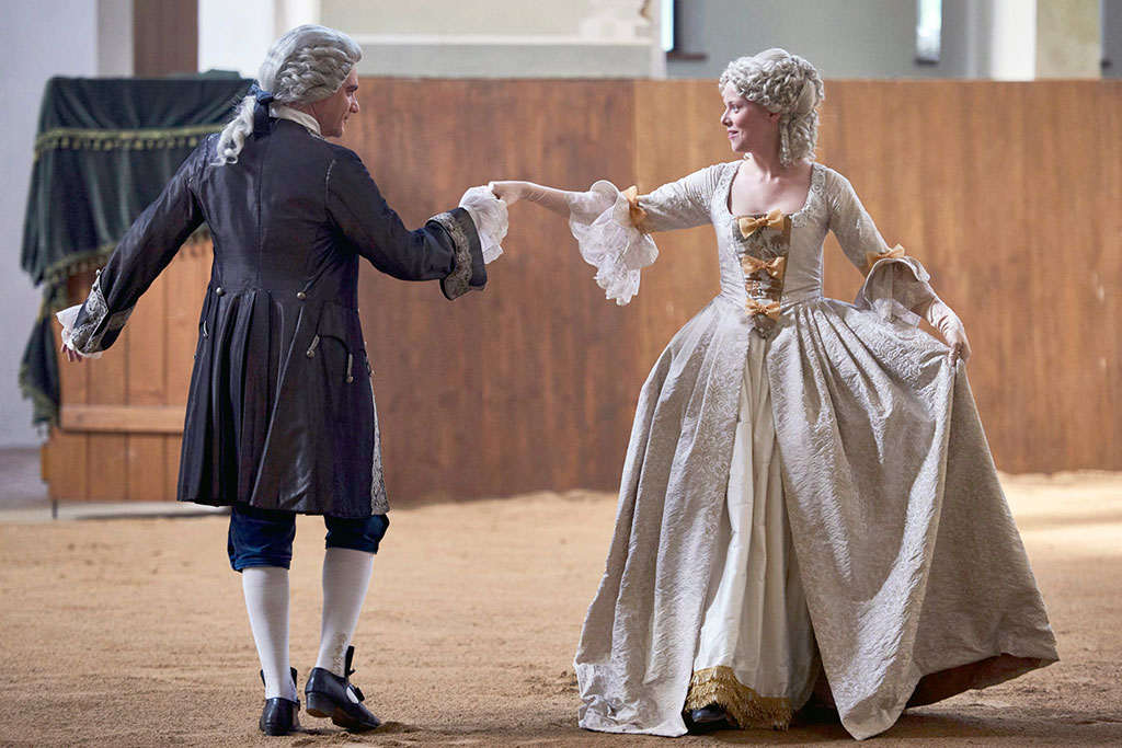 Maria Theresia (Marie-Luise Stockinger) schwärmt seit ihrer Kindheit für Franz Stephan von Lothringen (Vojtech Kotek). Bild: Sender