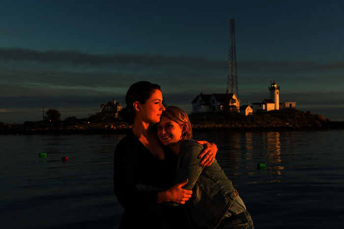 Paula (Henriette Richter-R&ouml;hl) und Emily (Nadja Bobyleva) sind seit der Highschool beste Freundinnen. Bild: Sender / Rick Friedman