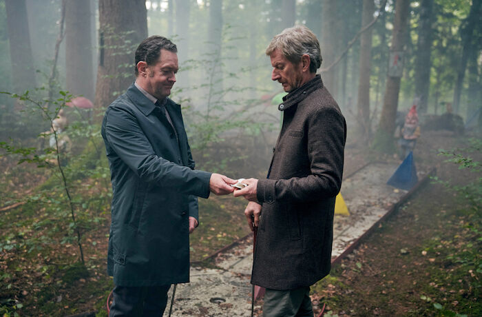 Kohlrabenschwarz: Kommissar Thomas Falbner (J&uuml;rgen Tonkel) und Stefan Schwab (Michael Kessler). Bild: Sender / BR / 2025 Paramount Pictures / Linda Nohr