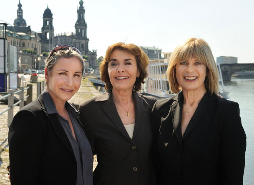 Carola Bleibtreu (Katerina Jacob), Maria Lieblich (Thekla Carola Wied, Mitte) und Steffi Krieg (Mona Seefried, re.) f&uuml;hlen sich in ihrer neuen Wahlheimat Dresden zu Hause. Bild: Sender / Hardy Spitz