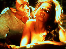 Die junge Witwe Jill (Claudia Cardinale, r.) ist wieder auf Freiersf&uuml;&szlig;en und verf&auml;llt dem Charme von Frank (Henry Fonda, l.) ... Bild: Sender / Paramount Pictures