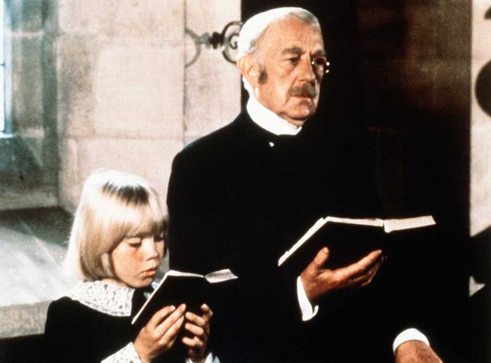 er alte Earl of Dorincourt (Alec Guinness) ist sehr angetan von seinem Enkel Ceddie (Ricky Schroder), den er aus Amerika auf sein Schloss holen lie&szlig;. Von Ceddies Mutter will er jedoch nichts wissen. Bild: Sender