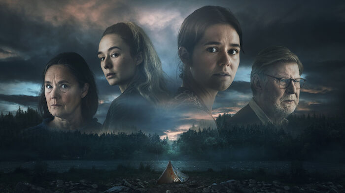 Blackwater - Im Schatten der Vergangenheit:  Annie Raft 1991 (Pernilla August), Mia Raft 1991 (Alba August), Annie Raft 1973 ( Asta Kamma August) und Birger Torbj&ouml;rnsson 1991 (Rolf Lassg&aring;rd). Bild: Sender / ARD Degeto / SVT 2021 / Johan Paulin