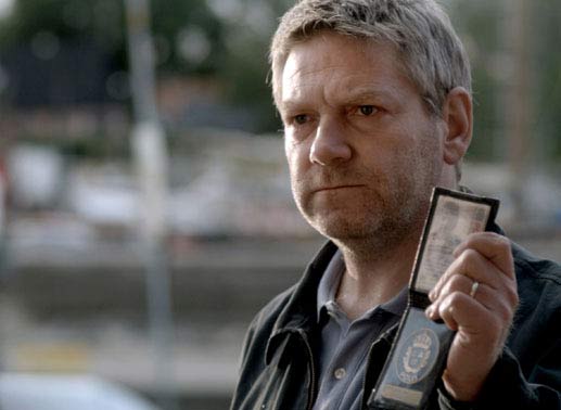 Wallanders (Kenneth Branagh) Ermittlungen kommen nur langsam voran. Bild: Sender