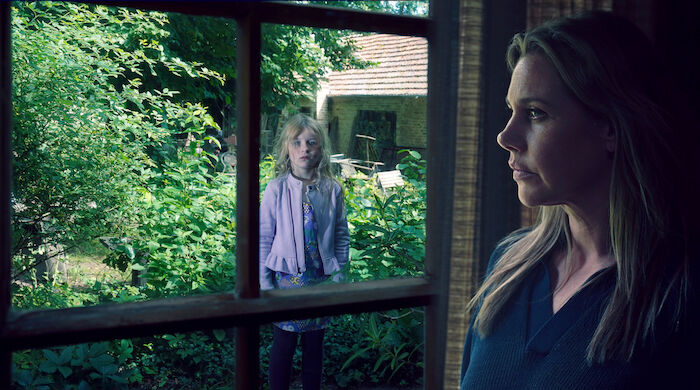 Das dunkle Verm&auml;chtnis: Die Hamburger Fotografin Kim Wenrich (Felicitas Woll) kehrt in ihre Heimatstadt Nebra zur&uuml;ck. Bild: Sender / ARD Degeto Film / MadeFor Film GmbH / Hans-Joachim Pfeiffer / KANOS Design-Katharina Nasapulos