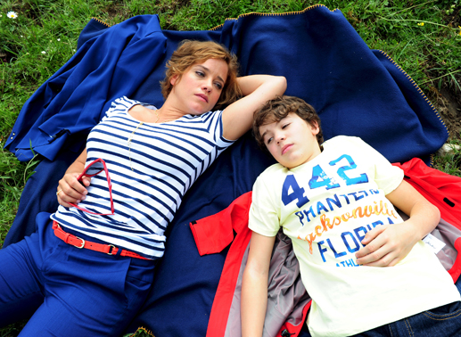 Pia Vandenbrock (Muriel Baumeister)und Leo (Jannis Michel) gehen in Tal und ruhen sich aus. Bild: Sender