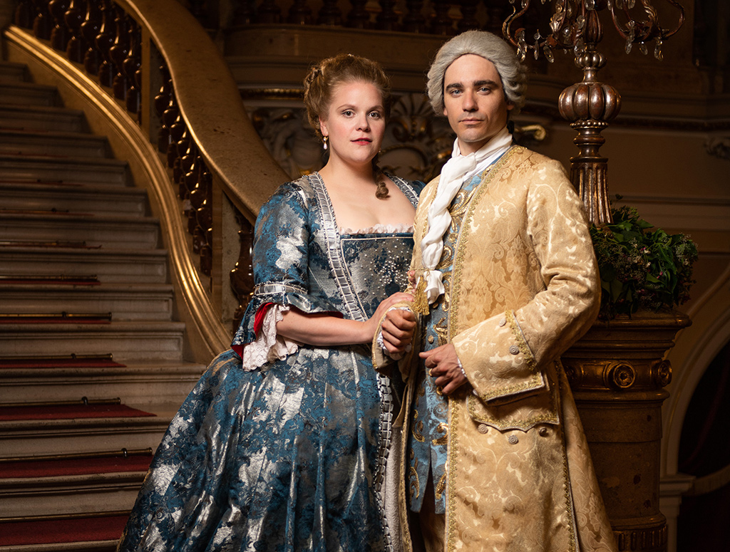 Stefanie Reinsperger (Maria Theresia), Vojtěch Kotek (Franz Stephan). Bild: Sender / ORF / MR Film / Czech Television / Lukáš Oujeský