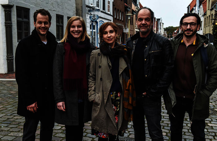 Mirko Lang (als Jan K&ouml;hler), Anna von Haebler (als Lena Testorp), Kathrin Angerer (als Maria Gundlach), Marek Erhardt (Als Oskar Sch&uuml;tz), Arnel Taci (als Cem Aladag). Bild: Sender / ZDF / Marion von der Mehden 