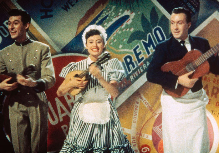 Beim Musikfestival in San Remo scheint den drei Pariser Musikstudenten Kathrin (Caterina Valente), Sylvio (Silvio Francesco) und Pierre (Peter Alexander) endlich Erfolg beschieden.
Bild: Sender/Kineos