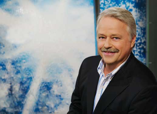 Volker Angres moderiert. Bild: Sender