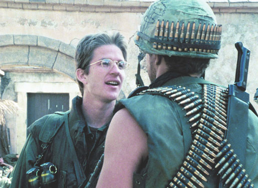 Reporter trifft Soldat. Bild: Sender