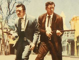 Wyatt Earp (Burt Lancaster) und Doc Holiday (Kirk Douglas) k&auml;mpfen Seite an Seite. Bild: Sender / Mal Bulloch