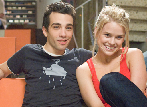 Kirk (Jay Baruchel) kann kaum fassen, dass Traumfrau Molly (Alice Eve) tats&auml;chlich in ihn verliebt ist! Bild: Sender