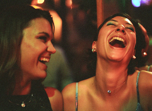  Kathrin Resetarits (Manu) und Ursula Strauss (Andrea). Bild: Sender