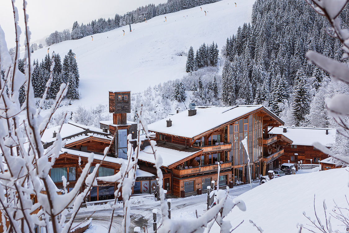 Hinterhag Ski & Art Hotel / Au&szlig;enaufnahme.  Bild: Sender / ServusTV / Valentin Weinh&auml;upl